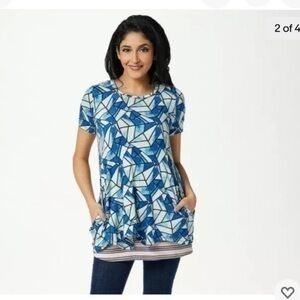 LOGO by Lori Goldstein womens M Blue White Pockets Tunic Printed Top